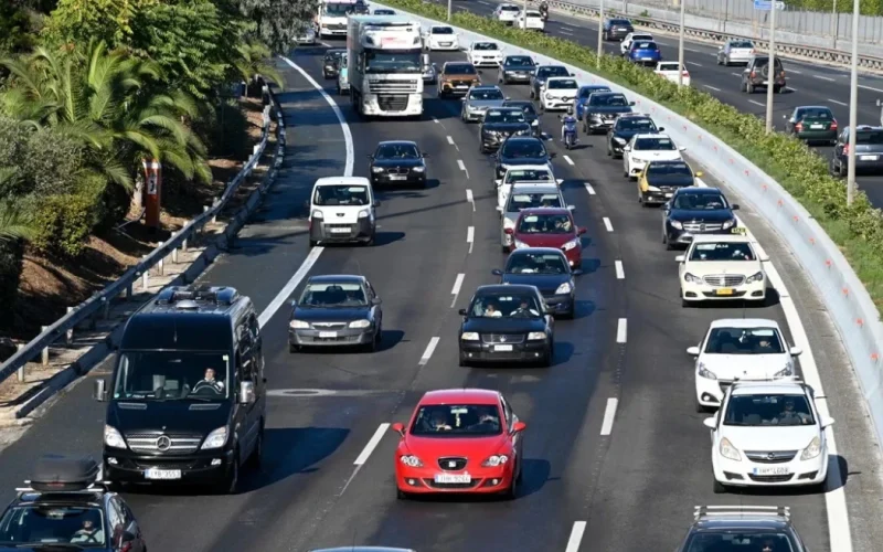 Επιστροφή εκδρομέων: Μποτιλιάρισμα στην Αθηνών-Κορίνθου – Καθυστερήσεις σε Μέγαρα και Πολύμυλο