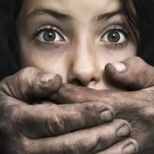 ΣΟΚ – Καθηγητής Θρησκευτικών ασελγούσε σε 15χρονη μαθήτρια