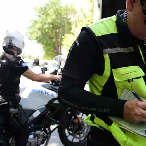 ΘΕΣΣΑΛΟΝΙΚΗ: «ΒΡΟΧΗ» ΠΡΟΣΤΙΜΩΝ ΓΙΑ ΠΑΡΚΑΡΙΣΜΑ ΣΕ ΚΑΔΟΥΣ – 1.750 ΟΔΗΓΟΙ ΠΛΗΡΩΝΟΥΝ 300 ΕΥΡΩ