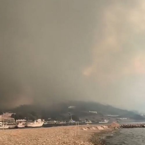 Χίος: «Εγκλωβισμένοι» σε παραλίες από την «ΦΩΤΙΑ»! [ΒΙΝΤΕΟ]