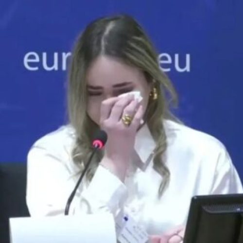 Γυναικοκτονία στο Μενίδι: Συγκλονιστική ομιλία της κόρης του θύματος στο Ευρωκοινοβούλιο «Αφέθηκε εκεί για ώρες με το μαχαίρι στην κοιλιά»