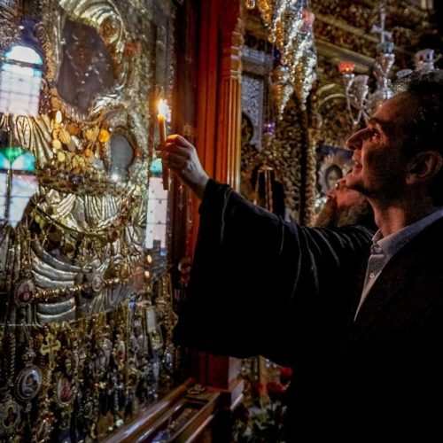 Οι μοναχοί γύρισαν την πλάτη στον Μητσοτάκη – Το Άγιον Όρος δεν ξεχνά…!