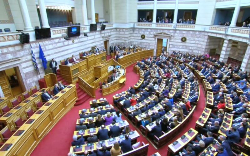 Υπερψηφίστηκε από την ΝΔ στην αρμόδια επιτροπή της Βουλής, το νομοσχέδιο για την απαγόρευση πρόσβασης στο διαδίκτυο για ανηλίκους κάτω των 15 ετών – Επιφύλαξη από την αντιπολίτευση