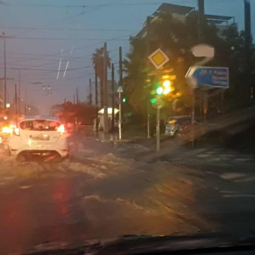 Χαμός εξαιτίας της κακοκαιρίας στην Αττική – Δρόμοι «ποτάμια»