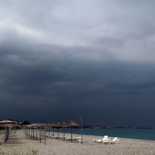 Καιρός: Βροχές, αφρικανική σκόνη και ενισχυμένοι άνεμοι το Σάββατο