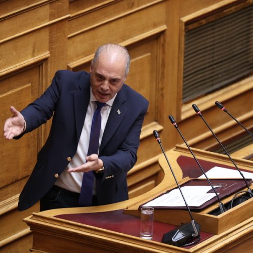 Ο πρόεδρος της Ελληνικής Λύσης Κυριάκος Βελόπουλος, μιλάει στην Ολομέλεια της Βουλής, στην προ Ημερησίας Διατάξεως συζήτηση, σύμφωνα με το άρθρο 143 του Κανονισμού της Βουλής, «για την κατάσταση του Κράτους Δικαίου, των Θεσμών και της λειτουργίας του Κοινοβουλίου στην Ελλάδα», Πέμπτη 16 Απριλίου 2026.  ΑΠΕ-ΜΠΕ/ΑΠΕ-ΜΠΕ/ΓΙΑΝΝΗΣ ΚΟΛΕΣΙΔΗΣ