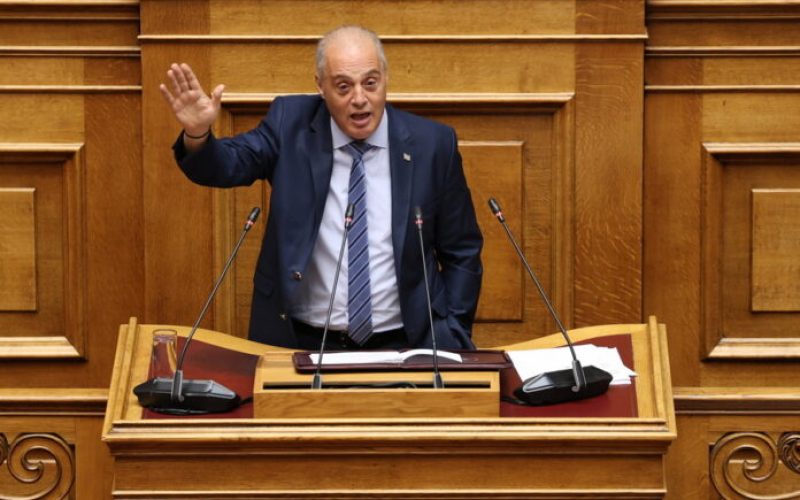 Ο πρόεδρος της Ελληνικής Λύσης Κυριάκος Βελόπουλος μιλάει στην Ολομέλεια της Βουλής, στη συζήτηση και λήψη απόφασης επί της προτάσεως για αναθεώρηση διατάξεων του Συντάγματος, σύμφωνα με τα άρθρα 110 του Συντάγματος και 119 του Κανονισμού της Βουλής (δεύτερη ψηφοφορία), Αθήνα, Τέταρτη 16 Σεπτεμβρίου 2026. ΑΠΕ-ΜΠΕ/ΑΠΕ-ΜΠΕ/ΓΙΩΡΓΟΣ ΒΙΤΣΑΡΑΣ