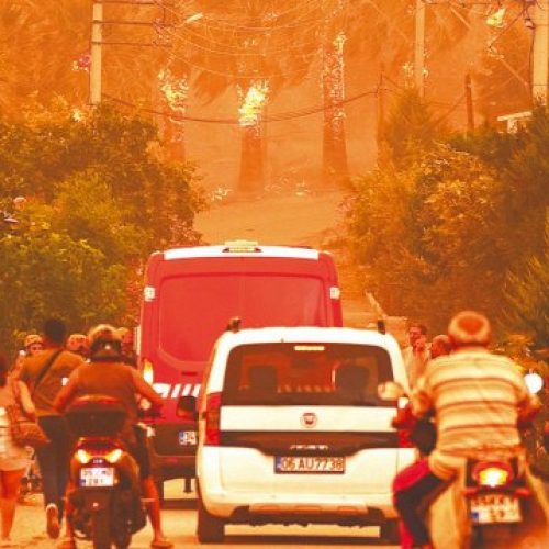 Φλεγόμενη κόλαση από τη Σμύρνη – Στάχθη έγιναν ολόκληρες περιοχές (ΒΙΝΤΕΟ-ΦΩΤΟ)
