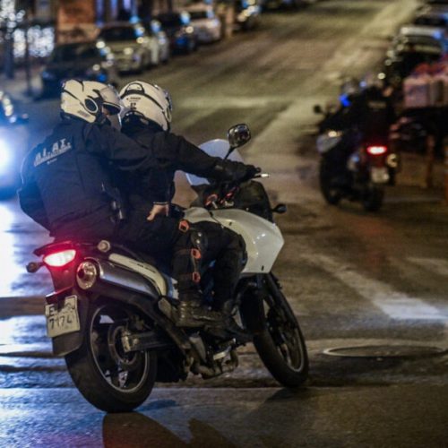 Γέφυρα «σωτηρίας» από αστυνομικούς της Ομάδας ΔΙ.ΑΣ. για «ετοιμόγεννη» σε κρίσιμη κατάσταση (ΒΙΝΤΕΟ)