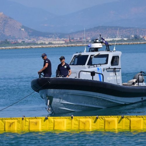 Φωτιά σε αλιευτικό ανοιχτά της Σαμοθράκης – Ασφαλείς οι επιβαίνοντες, στο λιμάνι της Αλεξανδρούπολης το σκάφος