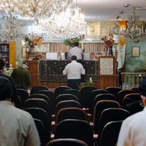 Το Ισραήλ επιτίθεται στο Ιράν όπου ζουν «χιλιάδες Εβραίοι»