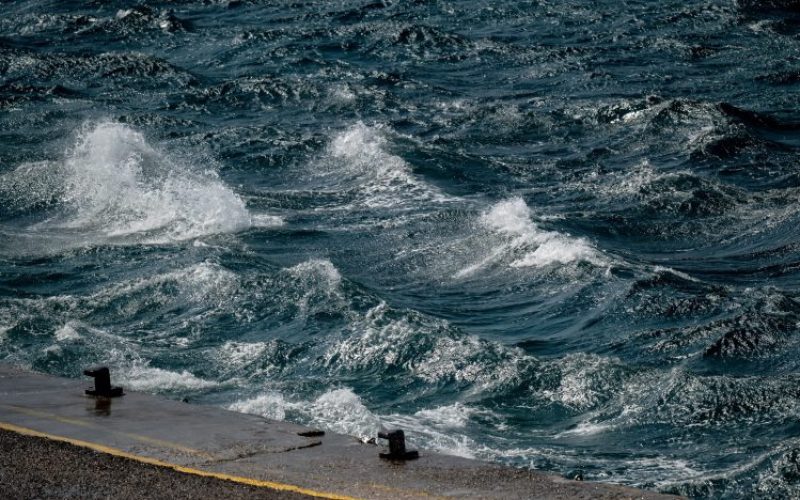 Καιρός: Συνεχίζει η ζέστη, αλλά σύντομα κατεβαίνει ψυχρότερος αέρας στην Ελλάδα