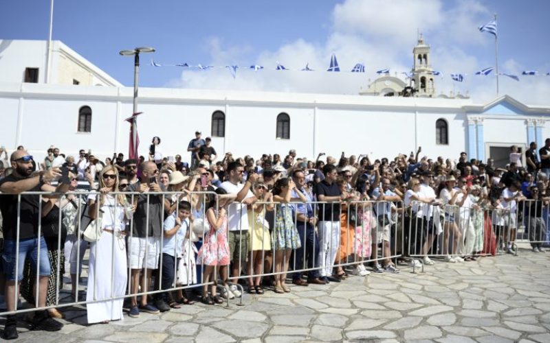 Τήνος: Χιλιάδες προσκυνητές στο νησί της Παναγίας