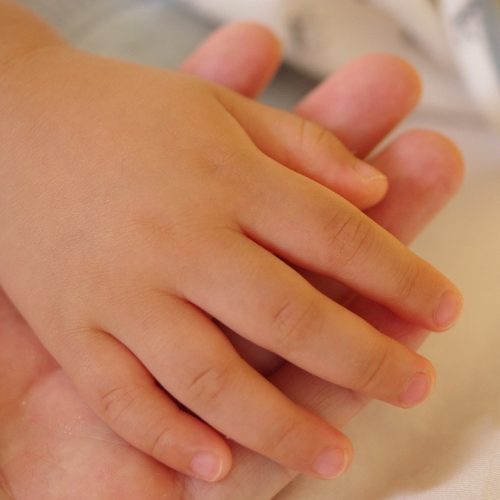 Θρήνος στη Θεσσαλονίκη – 5χρονο κοριτσάκι πέθανε από «κεραυνοβόλο σηψαιμία»