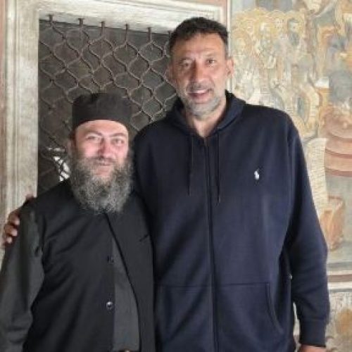 Στο Άγιο Όρος ο θρύλος του σερβικού μπάσκετ Βλάντε Ντίβατς