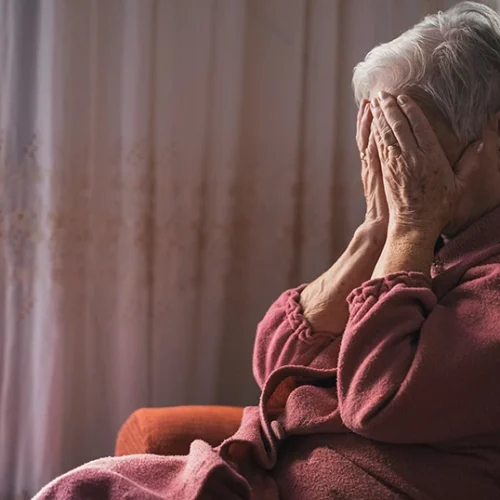 Αγριος ξυλοδαρμός ηλικιωμένου ζευγαριού από αδίστακτο ληστή