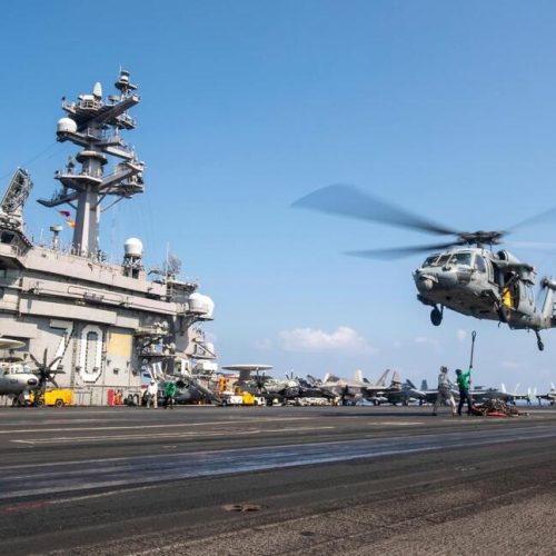 Άλλο ένα αμερικανικό αεροπλανοφόρο στα ύδατα της Μέσης Ανατολής πριν από τον δεύτερο γύρο των πυρηνικών συνομιλιών Ιράν-ΗΠΑ