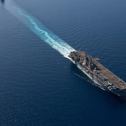 Κατάσταση συναγερμού στην Ερυθρά Θάλασσα: Επίθεση σε φορτηγό πλοίο ανοιχτά της Υεμένης