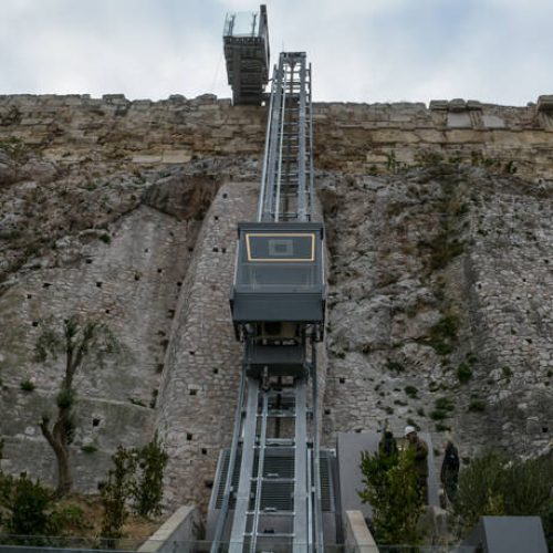 «ΣΥΓΧΑΡΗΤΗΡΙΑ ΣΤΟΥΣ ΥΠΕΥΘΥΝΟΥΣ» – Ξεναγός ξεσπά για τον αποκλεισμό ΑμεΑ στην ακρόπολη