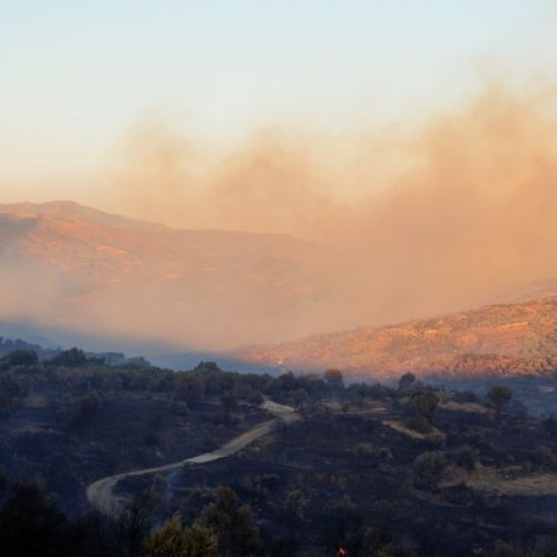 Συνεχίζεται η μάχη με τις φλόγες σε Ρέθυμνο, Σητεία και Λέσβο