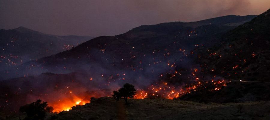 Φωτιά στο Ρέθυμνο: Επιστρέφουν οι επισκέπτες στα καταλύματα – Αγώνας δρόμου για ρεύμα και υποδομές
