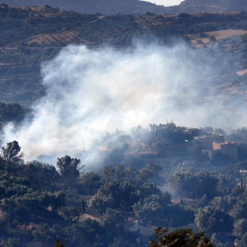 Σε πολλαπλά μέτωπα σε όλη τη χώρα επιχειρούν οι πυροσβεστικές δυνάμεις