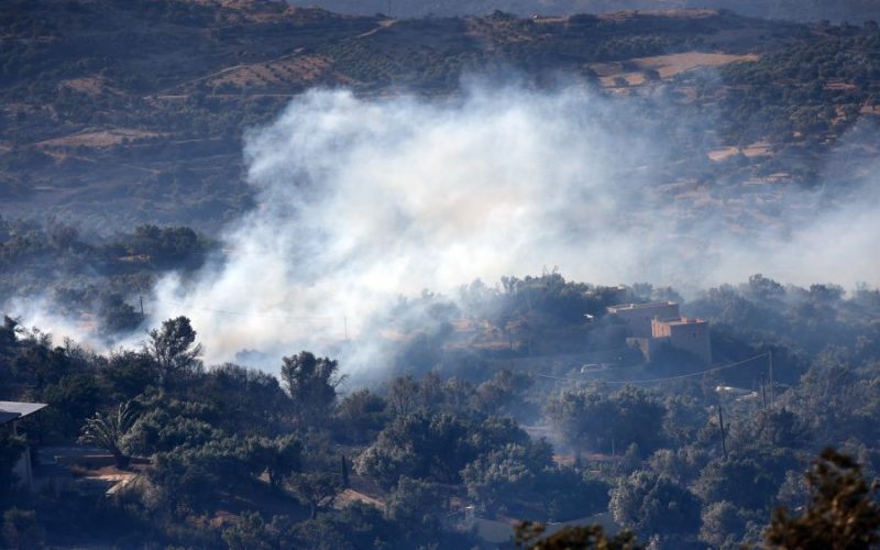 Σε πολλαπλά μέτωπα σε όλη τη χώρα επιχειρούν οι πυροσβεστικές δυνάμεις