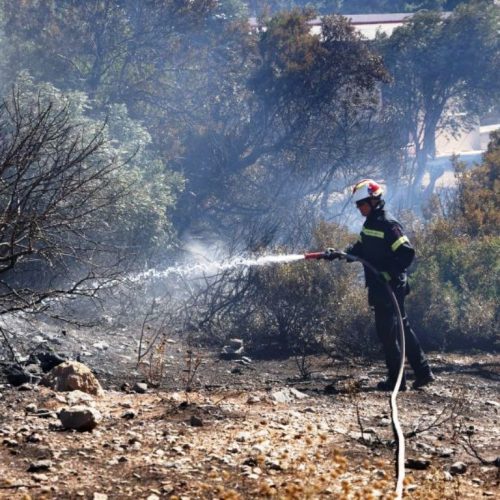 Νέο μήνυμα του 112 για τη φωτιά στο νότιο Ρέθυμνο – Εκκένωση των Κεραμών προς Δρυμίσκο