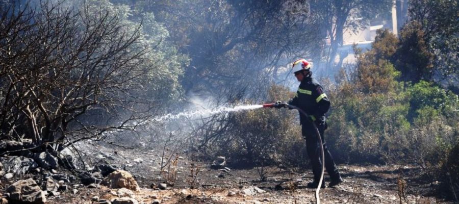 Νέο μήνυμα του 112 για τη φωτιά στο νότιο Ρέθυμνο – Εκκένωση των Κεραμών προς Δρυμίσκο