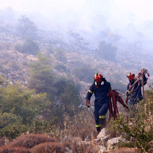 Βελτιωμένη η εικόνα της πυρκαγιάς στο Ποικίλο Όρος