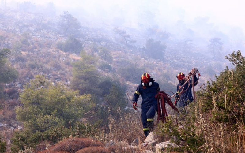 Βελτιωμένη η εικόνα της πυρκαγιάς στο Ποικίλο Όρος