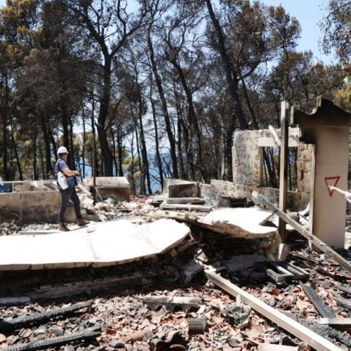 Αυτοψία σε  325 κτίρια που επλήγησαν από τις πυρκαγιές – 118 χαρακτηρίστηκαν «κόκκινα»