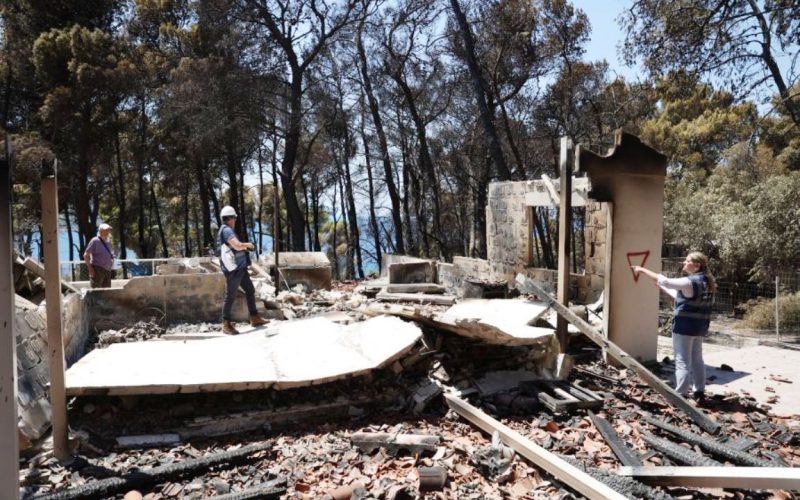 Αυτοψία σε  325 κτίρια που επλήγησαν από τις πυρκαγιές – 118 χαρακτηρίστηκαν «κόκκινα»