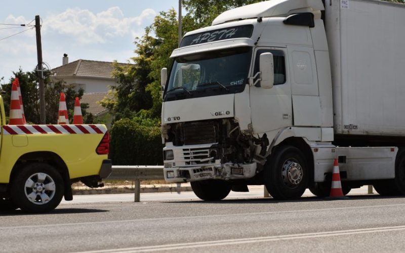 Πρέβεζα: Σφοδρή καραμπόλα νταλίκας με τρία ΙΧ – Οκτώ τραυματίες