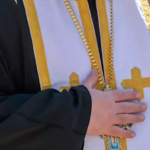 «ΡΑΓΔΑΙΕΣ» ΕΞΕΛΙΞΕΙΣ ΣΤΗΝ ΕΚΚΛΗΣΙΑ  – ΜΗΤΡΟΠΟΛΙΤΗΣ «ΑΔΕΙΑΖΕΙ» ΤΟΝ ΑΡΧΙΕΠΙΣΚΟΠΟ ΓΙΑ ΤΟΝ «ΠΡΟΣΩΠΙΚΟ ΑΡΙΘΜΟ»
