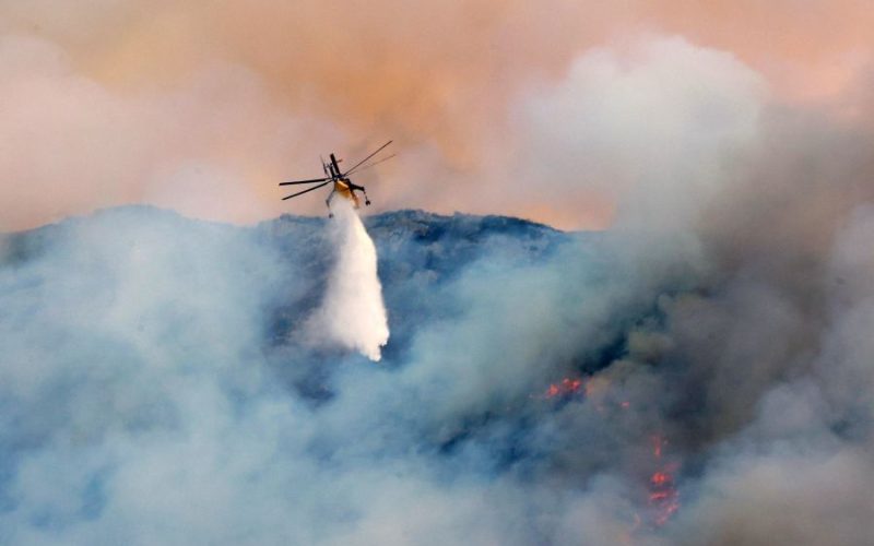 Μαίνεται η μεγάλη φωτιά στον Μύτικα Θηβών – 20 εναέρια στη μάχη της κατάσβεσης