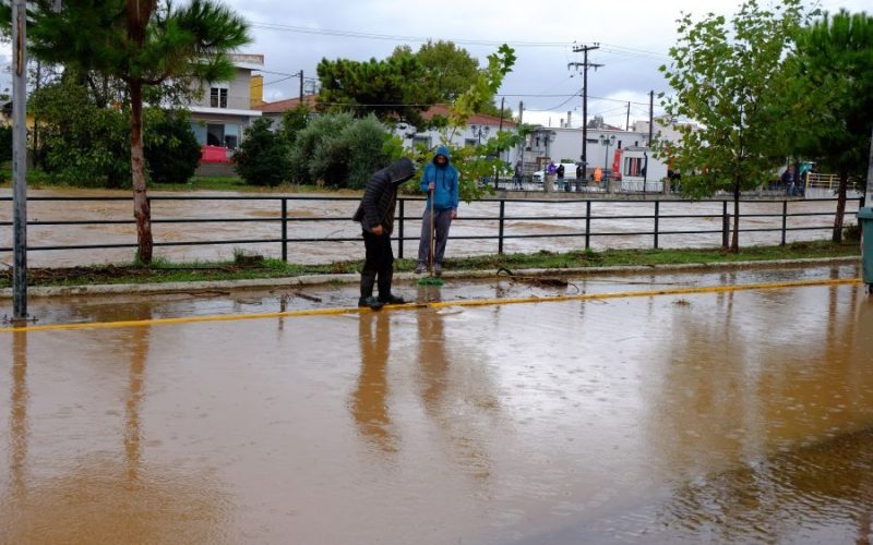 Προβλήματα και ζημιές σε Ρόδο και Εύβοια από την κακοκαιρία – Δεκάδες κλήσεις δέχτηκε η Πυροσβεστική