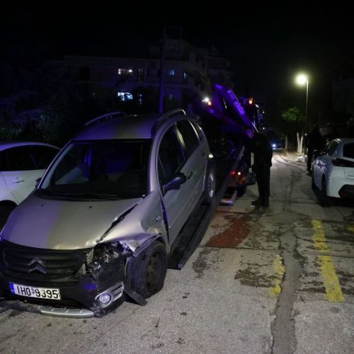 Μεταμόρφωση: Αρνήθηκε να σταματήσει για έλεγχο, πάτησε γκάζι και έπεσε σε σταθμευμένα