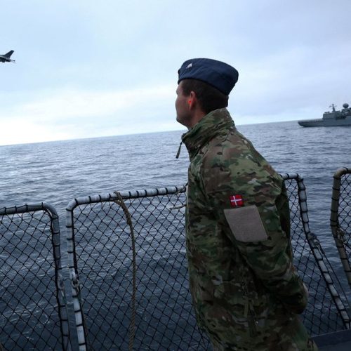 [ΒΙΝΤΕΟ] Πήρε «φωτιά» η Αρκτική – Κοινές ασκήσεις Δανίας και Γροιλανδίας – Για τι ετοιμάζονται;