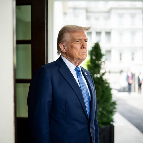 Ο Τραμπ απειλεί με σημαντικές κυρώσεις τις χώρες που αγοράζουν ιρανικό πετρέλαιο