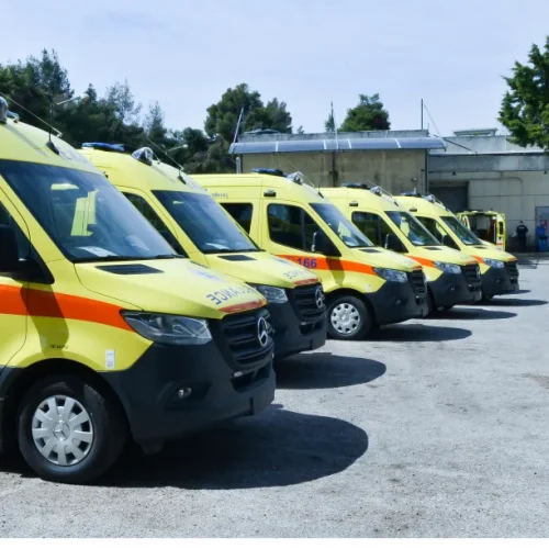 ΕΚΑΒ: Διασώστες βάζουν το χέρι στην τσέπη τους, προκειμένου να κρατήσουν οχήματα σε λειτουργία