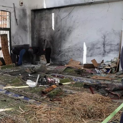 Συρία: Οκτώ νεκροί από έκρηξη σε τζαμί στη Χομς – Δεκάδες τραυματίες και έρευνες σε εξέλιξη