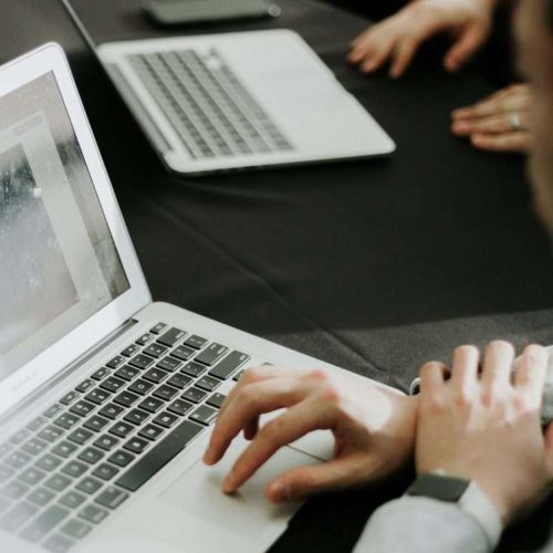 Σε λειτουργία η πλατφόρμα αιτήσεων για επιδοτούμενο πρόγραμμα με εκπαιδευτικό επίδομα σε άνεργους έως 1.725 ευρώ
