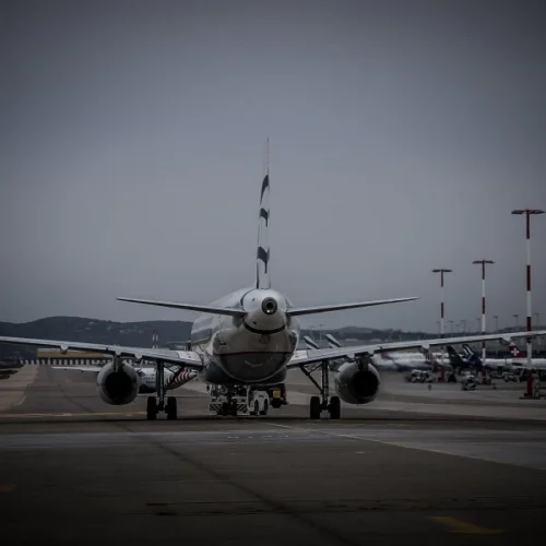 Μυτιλήνη: Τι λέει η Aegean για το περιστατικό με τη φωτιά στον κινητήρα αεροπλάνου