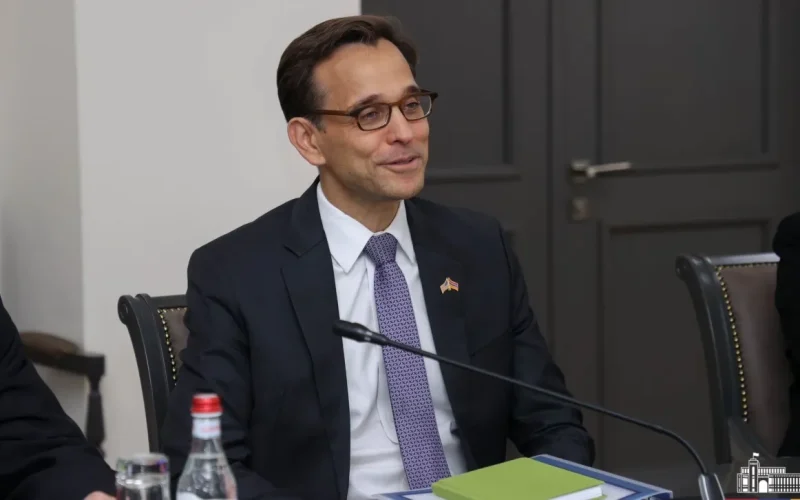 Ο Τζόσουα Χακ είναι ο νέος “μεταβατικός” πρέσβης των ΗΠΑ στην Ελλάδα