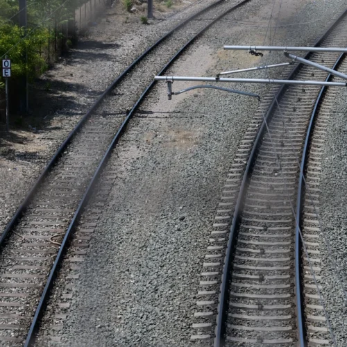 Διακοπή κυκλοφορίας τρένων στο τμήμα Σίνδος – Θεσσαλονίκη λόγω πυρκαγιάς