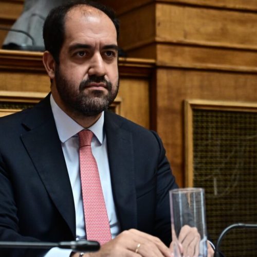 Ο Κεφαλογιάννης πήρε τη δικογραφία σε κούτα από τη Βουλή 