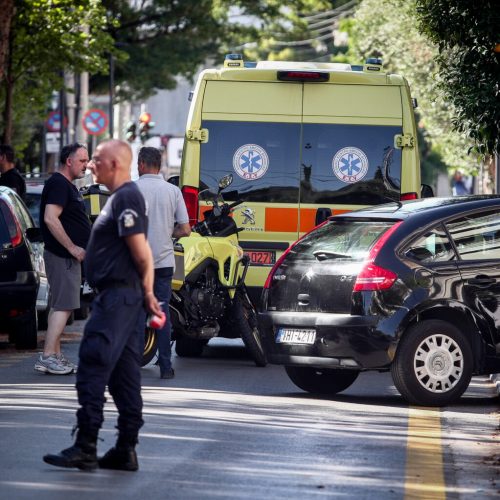 Άνδρας εντοπίστηκε νεκρός, θανάσιμα τραυματισμένος από πυροβολισμούς, σε δρόμο της Αγίας Παρασκευής, γίνονται έρευνες από την αστυνομία για τον εντοπισμό του δράστη ή των δραστών, Παρασκευή 4 Ιουλίου 2025 (ΣΩΤΗΡΗΣ ΔΗΜΗΤΡΟΠΟΥΛΟΣ/EUROKINISSI)