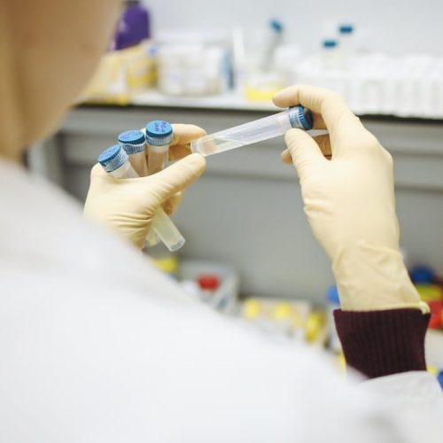Ρόδος: Τουρίστρια προσβλήθηκε από βακτηριακή μηνιγγίτιδα – Νοσηλεύεται στην εντατική