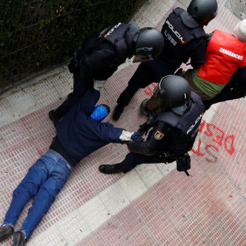 Βίαιες συγκρούσεις μεταξύ «ακροδεξιών ομάδων» και «μεταναστών»